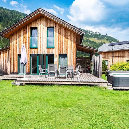 Woody Park Chalet